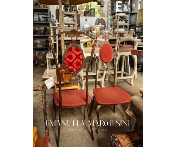 Sedie in ferro battuto.