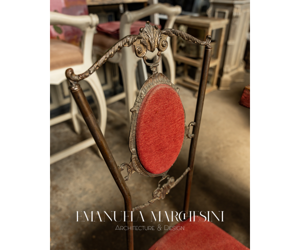 Sedie in ferro battuto.