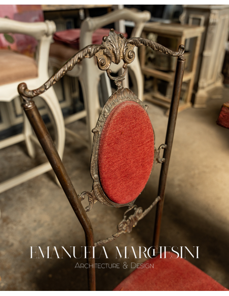 Sedie in ferro battuto.