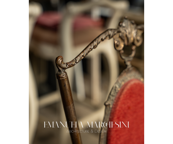 Sedie in ferro battuto.