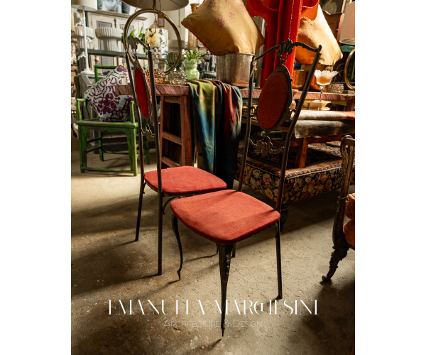 Sedie in ferro battuto.