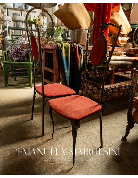 Sedie in ferro battuto.