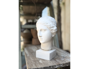 Venere in gesso su base quadrata 2