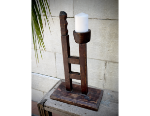 Candeliere in legno a scaletta con base rettangolare 2