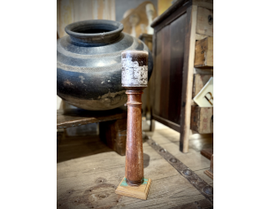 Candeliere in legno tornito, fusto affusolato