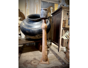 Candeliere in legno tornito con nodo scultoreo