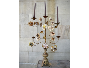 Candelabro in ferro a cinque bracci con fiori, lavorato e...