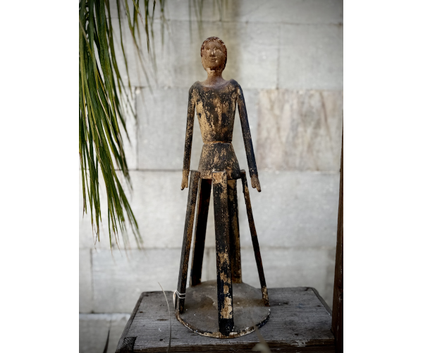 Scultura in legno a forma di figura...