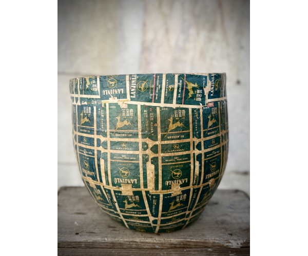 Vaso decorativo in carta pesta con...