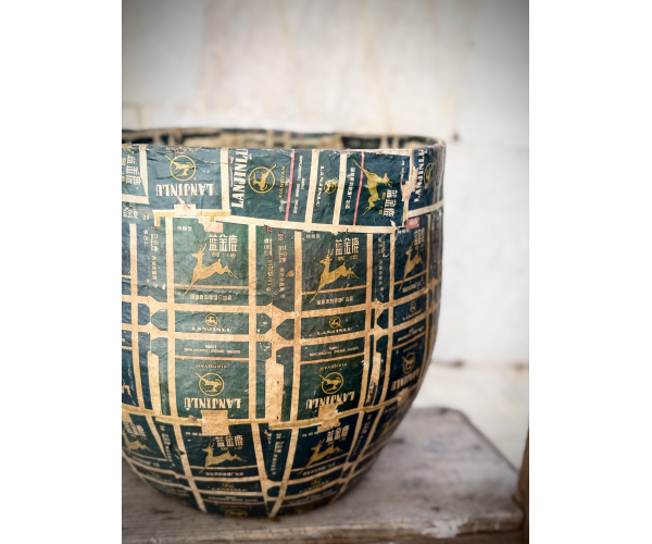 Vaso decorativo in carta pesta con...