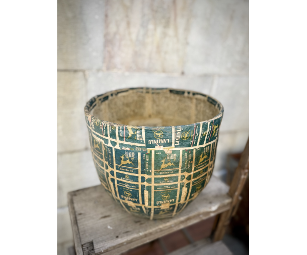 Vaso decorativo in carta pesta con...
