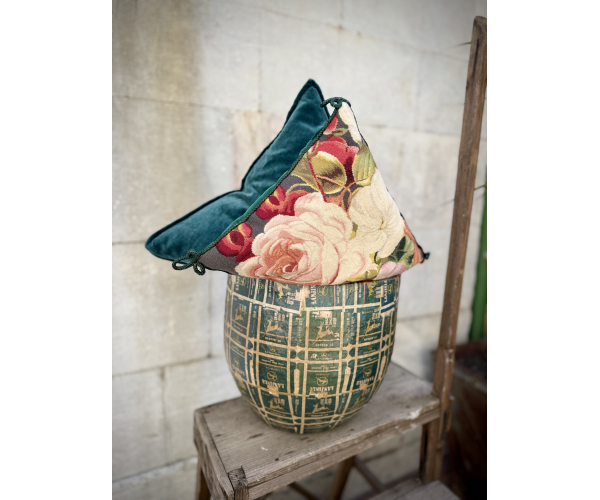 Vaso decorativo in carta pesta con...