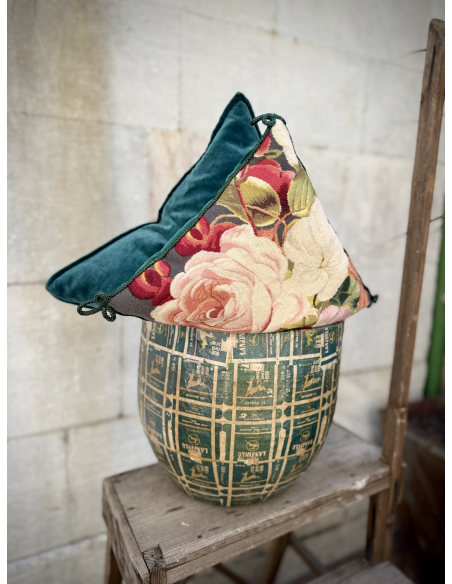 Vaso decorativo in carta pesta con fantasia vintage