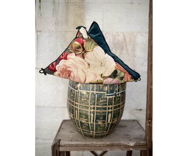 Vaso decorativo in carta pesta con...
