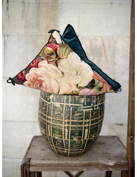 Vaso decorativo in carta pesta con fantasia vintage