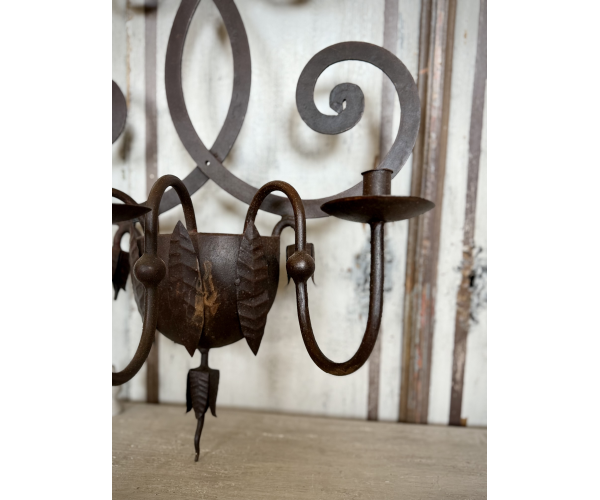 Candelabro da parete in ferro battuto
