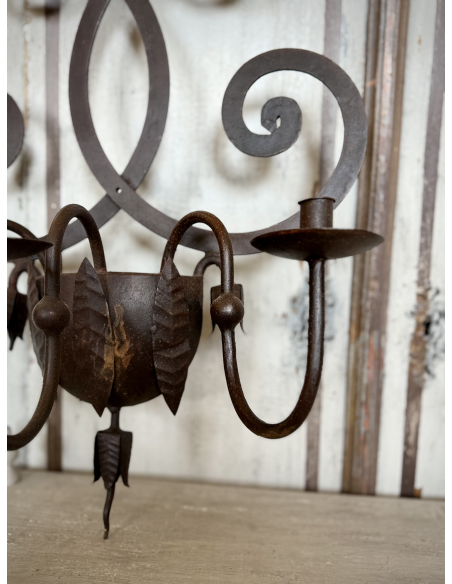 Candelabro da parete in ferro battuto