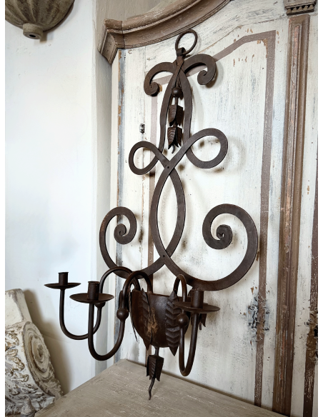 Candelabro da parete in ferro battuto