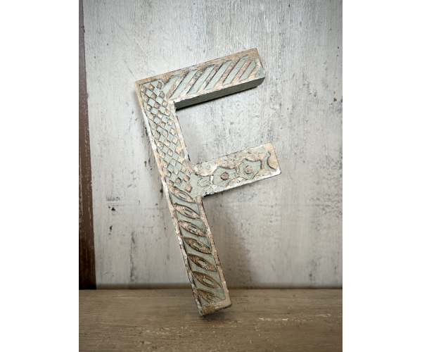 Lettera “F” in legno da parete