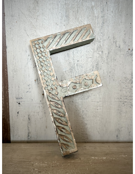 Lettera “F” in legno da parete