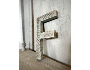 Lettera “F” in legno da parete
