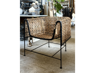 Poltrona in rattan intrecciato e ferro