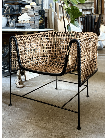 Poltrona in rattan intrecciato e ferro