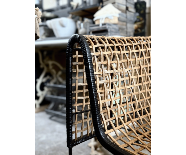 Poltrona in rattan intrecciato e ferro