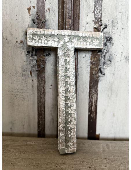 Lettera “T” in legno da parete